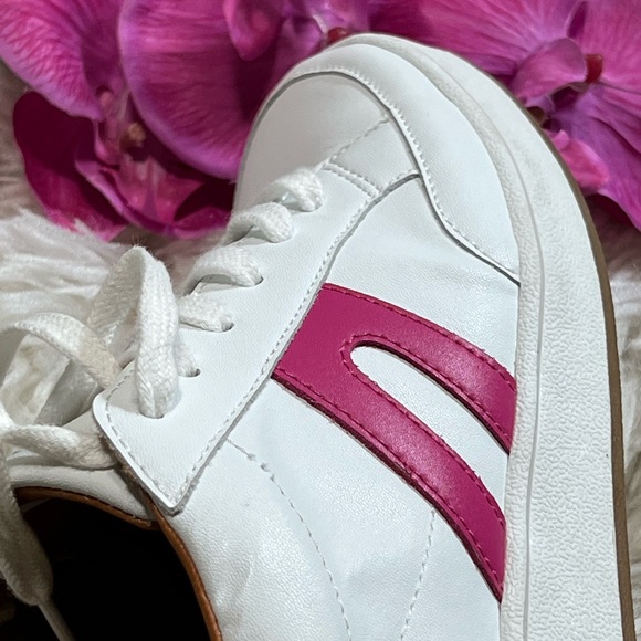 🌸Lucky Brand white leather sneakers - Picture 5 of 11